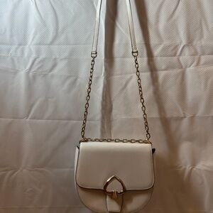 Kate Spade Cream Crossbody Gold Accents Robyn with hear clasp has original tags